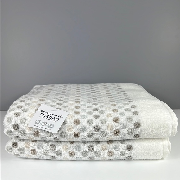 Common Thread Bath Towel Set Cream Gray Tan Dot Striped 100% Cotton 2 pc NEW - Picture 1 of 8
